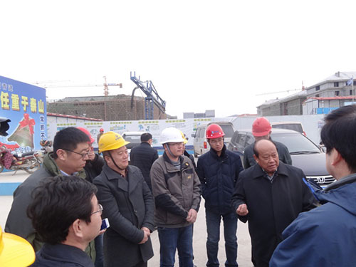 青岛市副市长徐振溪视察青岛中建联合代建的山东大学青岛校区图书馆工程(图2) 青岛市副市长徐振溪视察青岛中建联合代建的山东大学青岛校区图书馆工程(图2)
