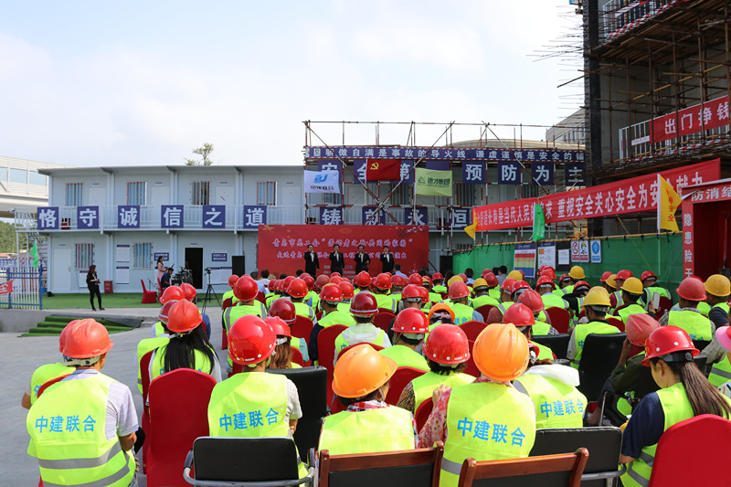 市总工会“劳动者之歌?共同的家园”慰问演出走进中建联合(图8)