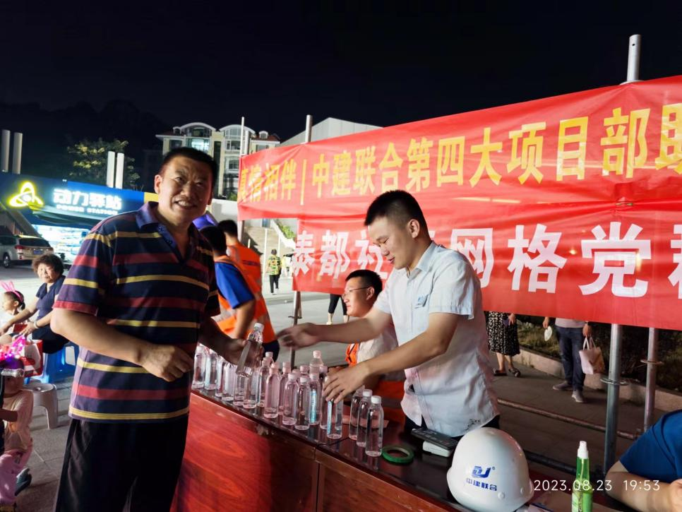 小区改造焕然一新，纳凉晚会精彩上演(图1)